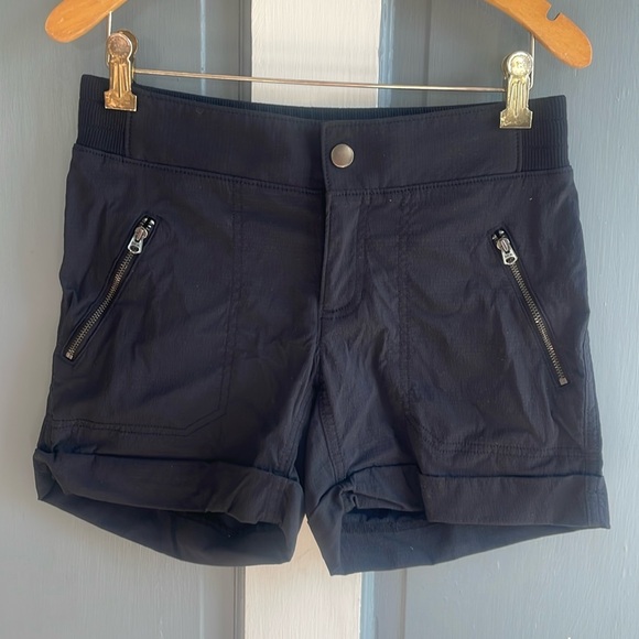 Athleta Casual black short w/ cuff - Picture 1 of 6